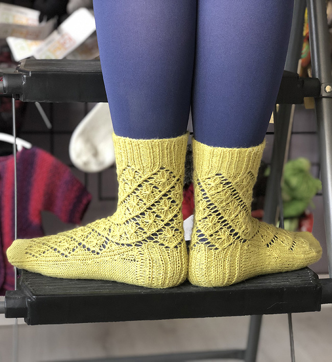 Free Sock Pattern: The Riverbank Socks – The Knit Yorker