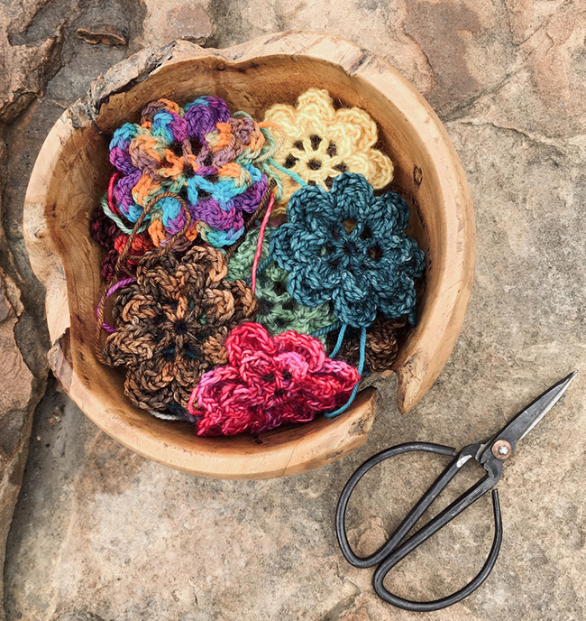 Reluctant Entertainer - CROCHET FLOWER BOUQUETbeautiful for spring or  Mother's Day! Get the pattern (affiliate link)