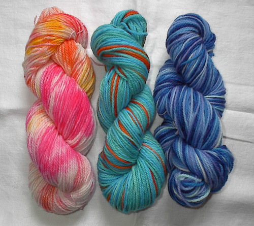 How to Hand Dye Yarn with Icing Gels