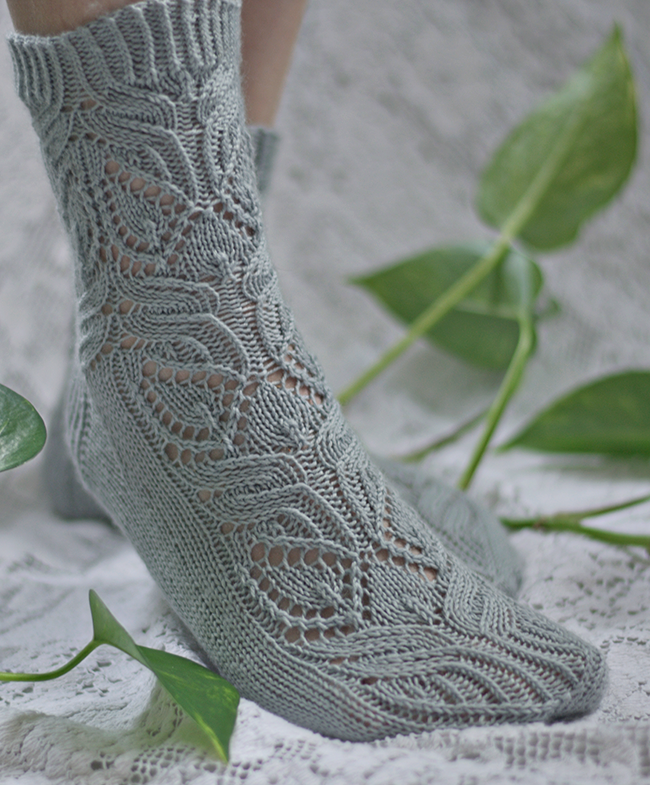 Sock Knitting Pattern - Summer Vine Socks