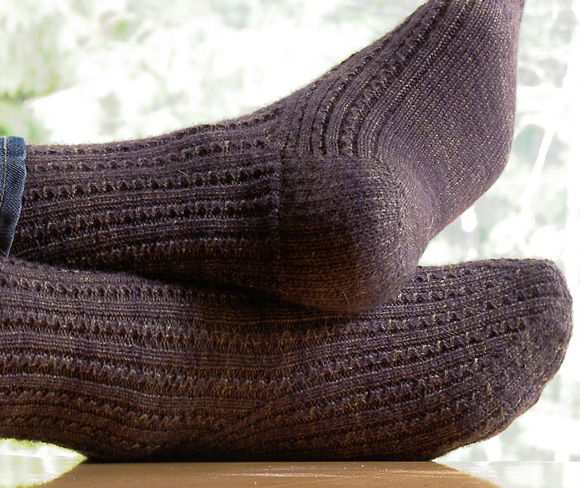 Easy men's sock knitting pattern on circular needles [for beginners]