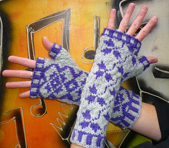 Shetlander fingerless mitts: Knitty Winter 2011