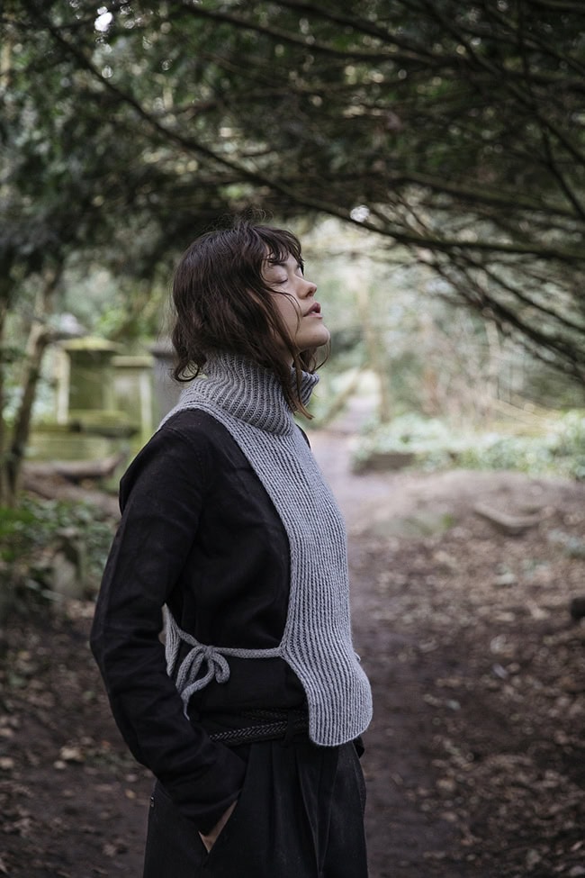 A page from Field Notes, featuring a long ribbed dickey in gray.