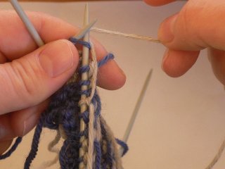 How to Hold the Yarn When Knitting 