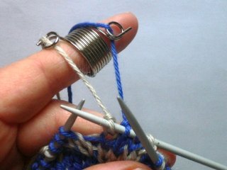 How to Hold the Yarn When Knitting 